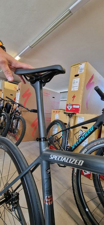 Used Specialized Aethos Sport - Shimano 105 2025 2025 Road & Gravel, Light Gray — image 6 of 27