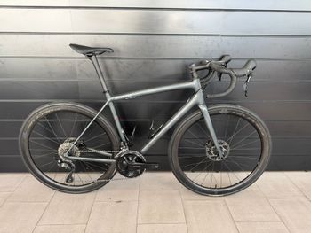 Used Specialized Aethos Sport - Shimano 105 2025 2025 Road & Gravel, Light Gray — image 4 of 4