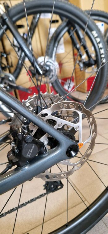 Used Specialized Aethos Sport - Shimano 105 2025 2025 Road & Gravel, Light Gray — image 17 of 27