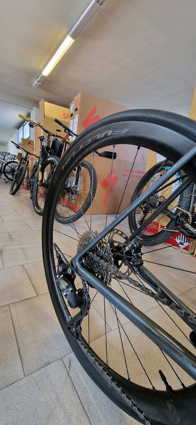 Used Specialized Aethos Sport - Shimano 105 2025 2025 Road & Gravel, Light Gray — image 21 of 27