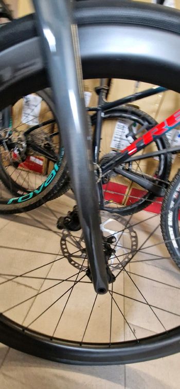 Used Specialized Aethos Sport - Shimano 105 2025 2025 Road & Gravel, Light Gray — image 7 of 27