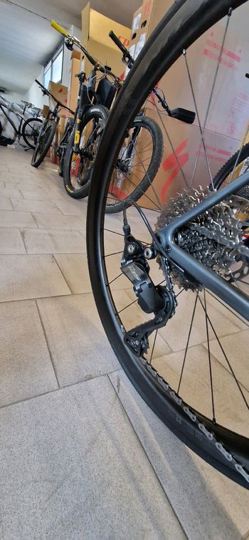 Used Specialized Aethos Sport - Shimano 105 2025 2025 Road & Gravel, Light Gray — image 25 of 27