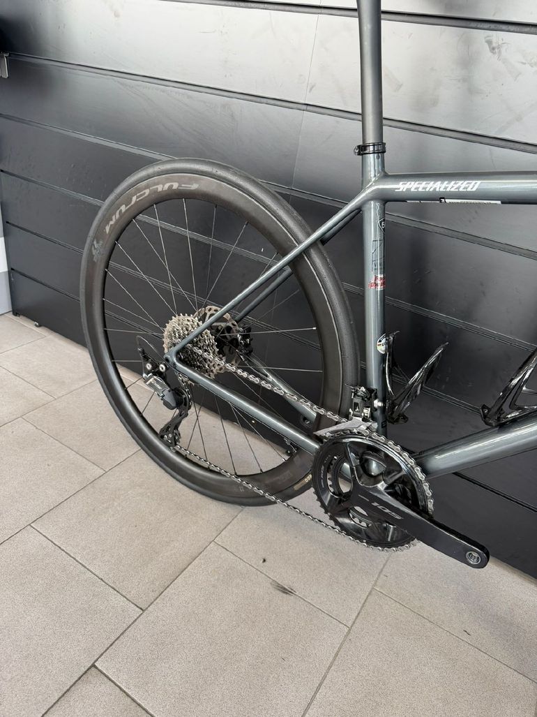 Used Specialized Aethos Sport - Shimano 105 2025 2025 Road & Gravel, Light Gray — image 3 of 4