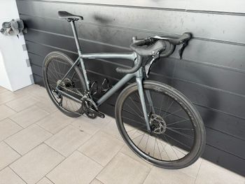 Used Specialized Aethos Sport - Shimano 105 2025 2025 Road & Gravel
