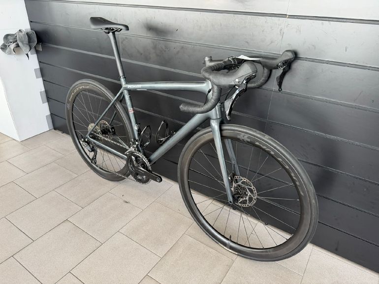 Used Specialized Aethos Sport - Shimano 105 2025 2025 Road & Gravel, Light Gray — image 1 of 4