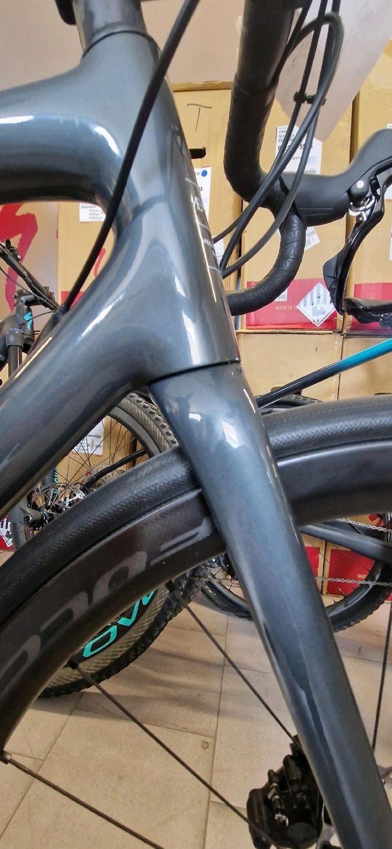Used Specialized Aethos Sport - Shimano 105 2025 2025 Road & Gravel, Light Gray — image 5 of 27