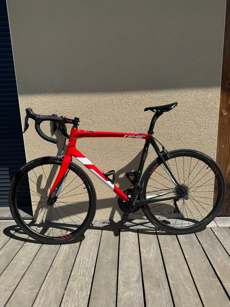 Used Time TIME Fluidity Aktiv 56 – Ultegra Di2 – Roues Carbone – 8.1kg 2017 Road & Gravel, Black — image 1 of 5
