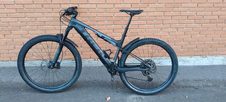 Used Trek E-Caliber 9.6 Gen 2 2022 2022 Mountainbike — image 2 of 8