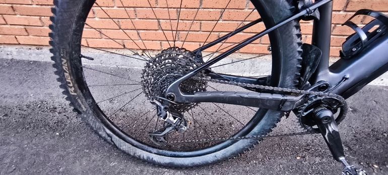 Used Trek E-Caliber 9.6 Gen 2 2022 2022 Mountainbike — image 3 of 8
