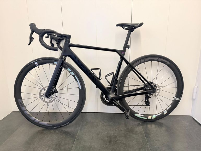 Used Canyon Ultimate CF SLX 8 Force AXS 2023 2023 Road & Gravel — image 2 of 26