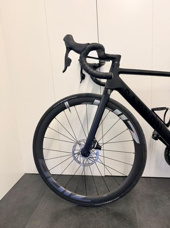 Used Canyon Ultimate CF SLX 8 Force AXS 2023 2023 Road & Gravel — image 4 of 26