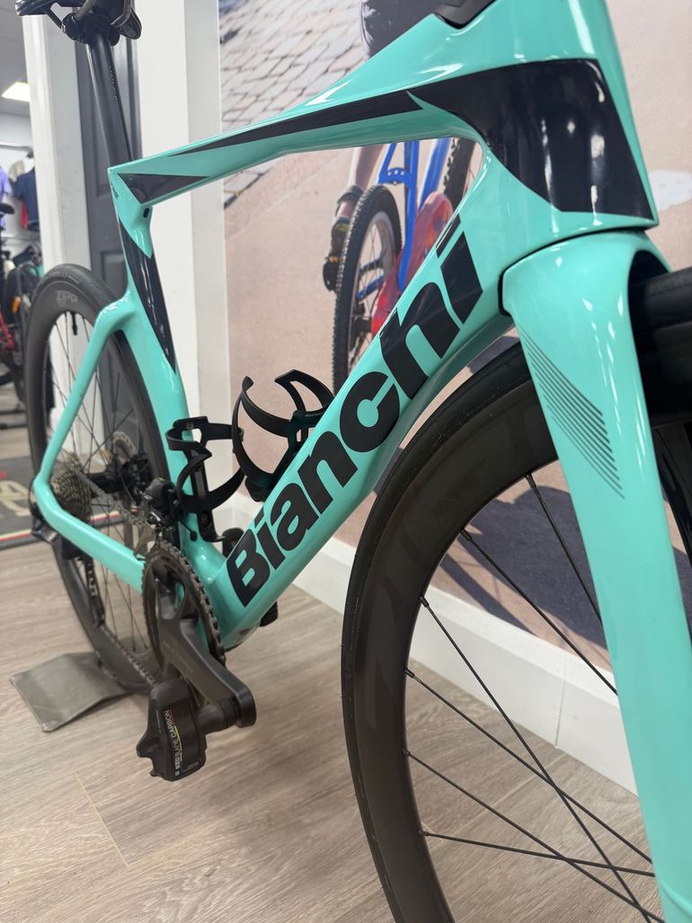 Used Bianchi Oltre Comp Ultegra Di2 2023 2023 Road & Gravel, Light Gray — image 2 of 5