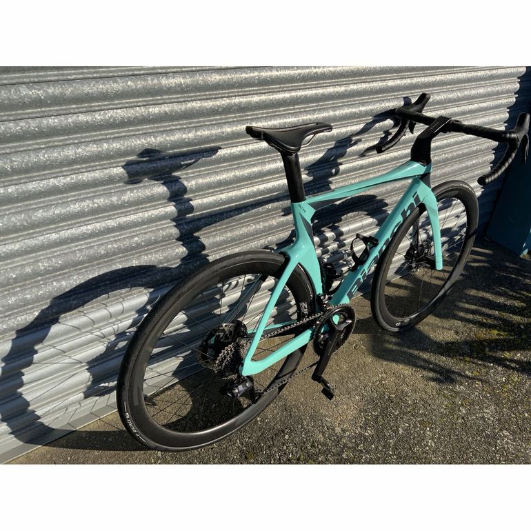 Used Bianchi Oltre Comp Ultegra Di2 2023 2023 Road & Gravel, Light Gray — image 3 of 3