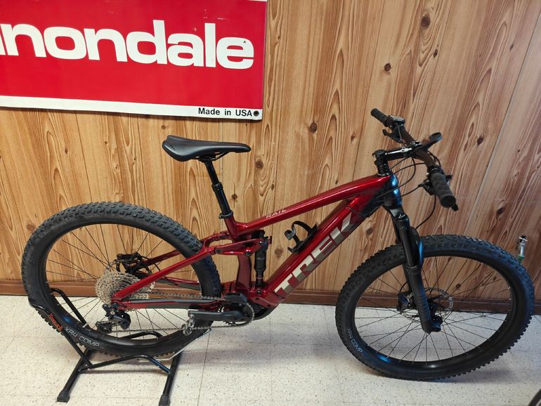 Used Trek Rail 5 2022 2022 Mountainbike — image 1 of 21