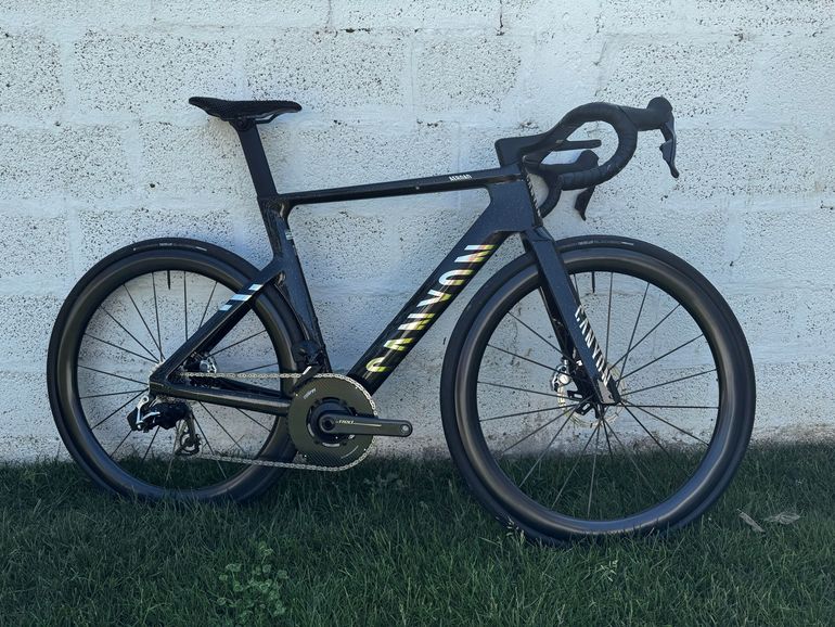 Used Canyon Aeroad CFR AXS 2025 2025 Road & Gravel, Schwarz — image 1 of 11