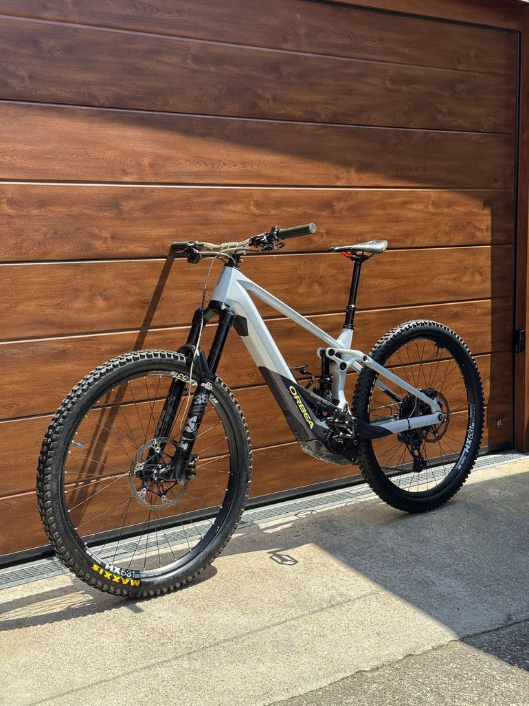 Used Orbea WILD M10 2024 2024 Mountainbike, White — image 1 of 8