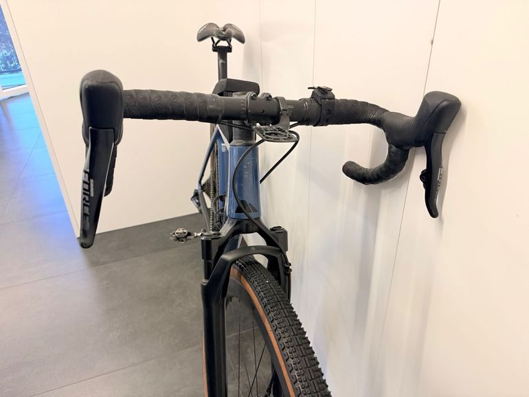 Used Canyon Grizl CF SLX 8 AXS Trail 2023 2023 Road & Gravel — image 9 of 23