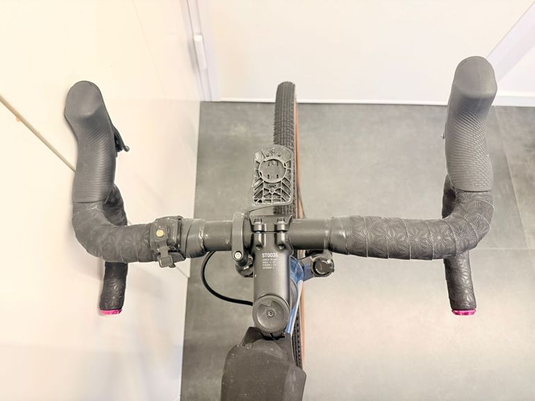 Used Canyon Grizl CF SLX 8 AXS Trail 2023 2023 Road & Gravel — image 15 of 23