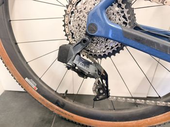 Used Canyon Grizl CF SLX 8 AXS Trail 2023 2023 Road & Gravel — image 5 of 23