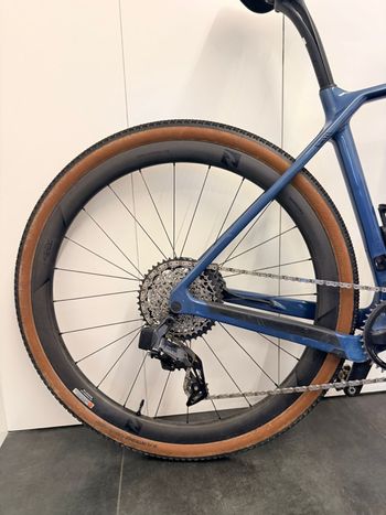 Used Canyon Grizl CF SLX 8 AXS Trail 2023 2023 Road & Gravel — image 4 of 23