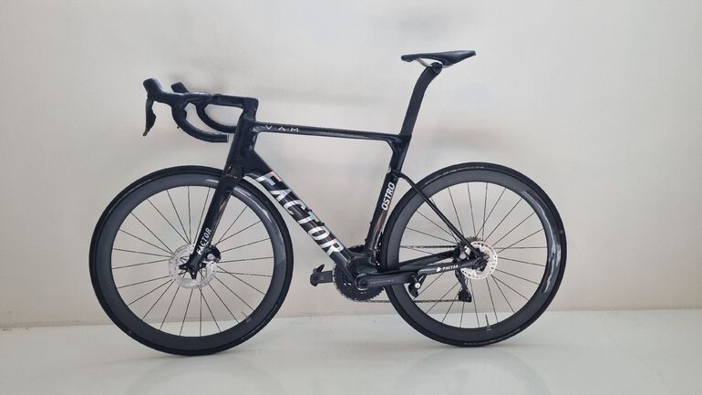 Used Factor OSTRO VAM 2022 2022 Road & Gravel, Schwarz — image 2 of 6