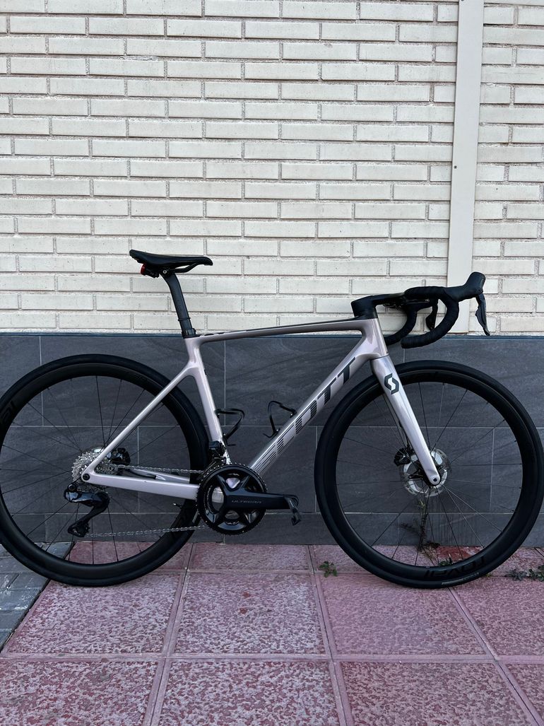 Used Scott Addict RC Shimano Ultegra Di2 2022 Road & Gravel — image 1 of 9