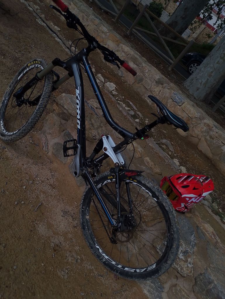 Used Kona Tanuki Shimano 105 Di2 2012 Mountainbike — image 3 of 3