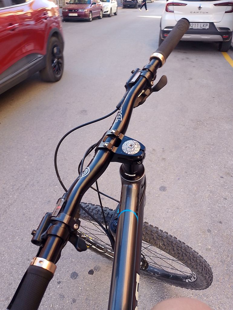 Used Kona Tanuki Shimano 105 Di2 2012 Mountainbike — image 2 of 3