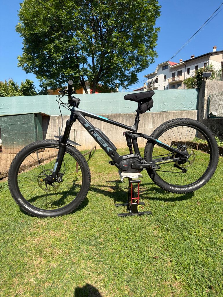 Used Trek Powerfly 7 FS Plus 2018 2018 Mountainbike, Black, 27.5 — image 1 of 11