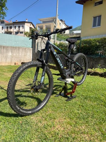 Used Trek Powerfly 7 FS Plus 2018 2018 Mountainbike, Black, 27.5 — image 2 of 11