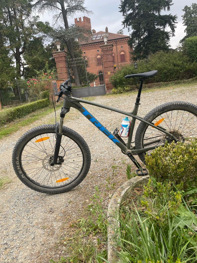 Used Trek Roscoe 6 2022 2022 Mountainbike, Green, 27.5 — image 1 of 7