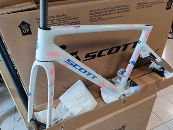 Used Scott Addict RC Frameset 2026 Road & Gravel, White — image 5 of 7