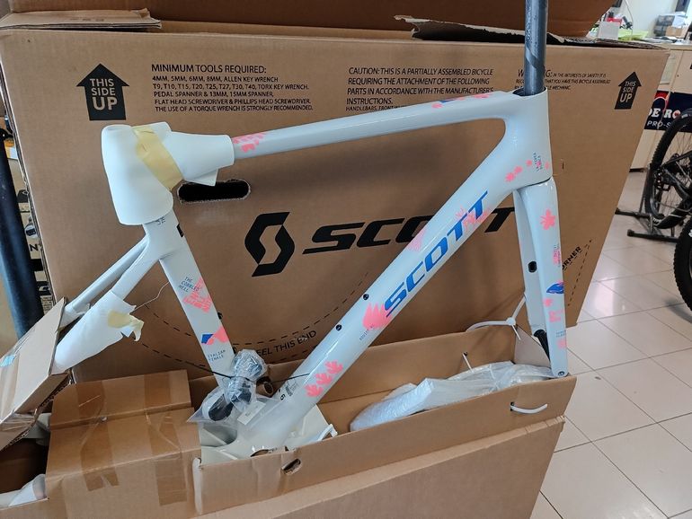 Used Scott Addict RC Frameset 2026 Road & Gravel, White — image 1 of 7