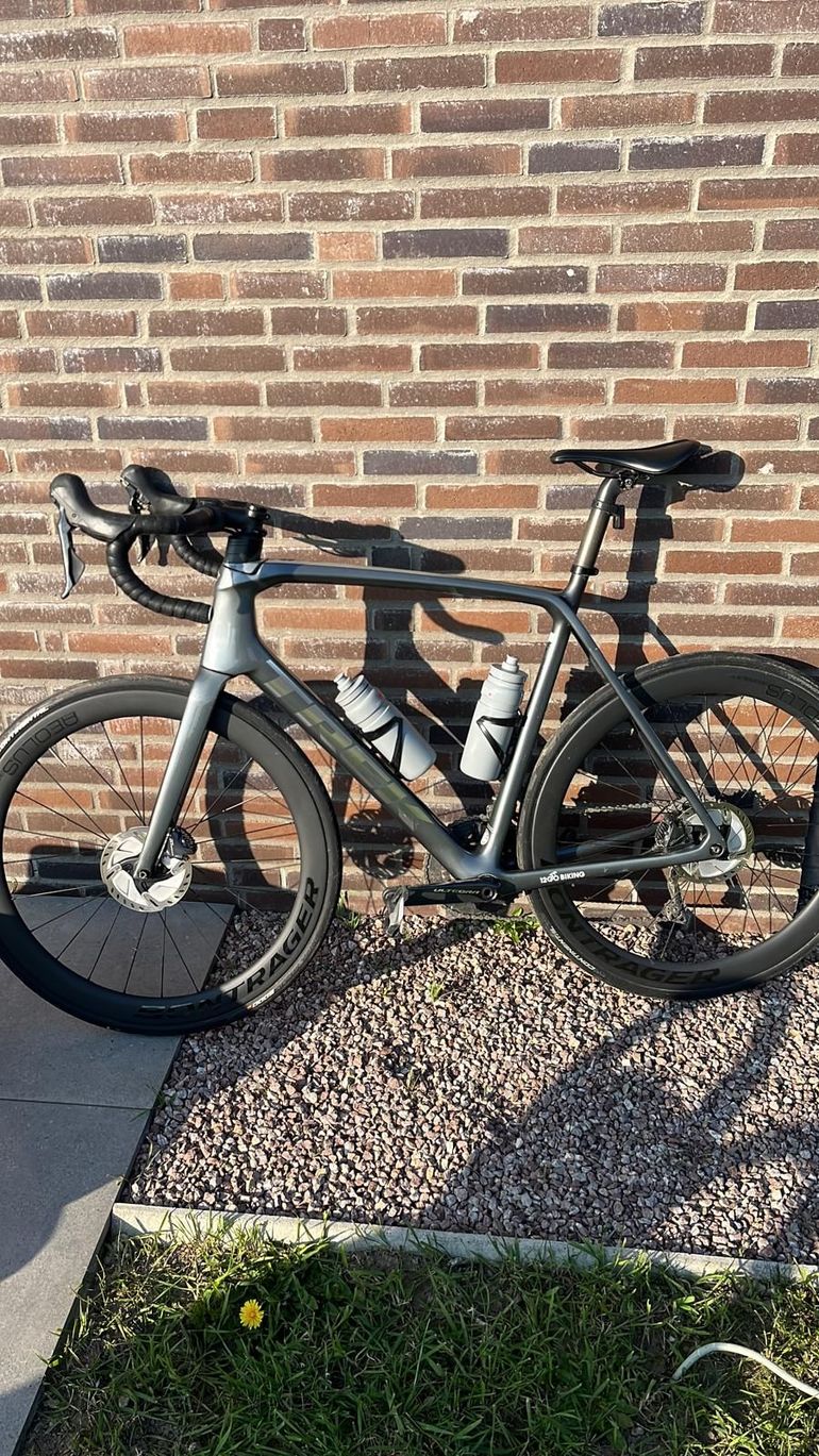 Used Trek Émonda SL 6 Disc 2022 2022 Road & Gravel, Grigio chiaro — image 1 of 3