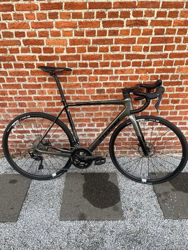 Used Stevens Izoard Shimano 105 2024 Road & Gravel, Schwarz — image 1 of 4