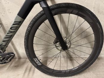 Used Canyon Grail CF SLX 8 AXS 2024 2024 Road & Gravel, Green — image 5 of 8