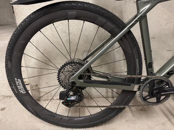 Used Canyon Grail CF SLX 8 AXS 2024 2024 Road & Gravel, Green — image 4 of 8