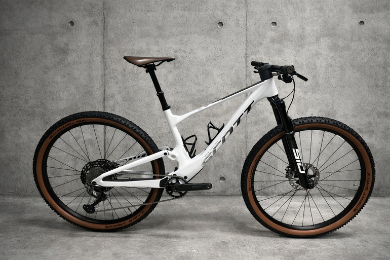 Used Scott Spark RC Pro 2022 2022 Mountainbike, White, 29 — image 1 of 14