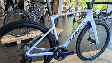 Used Wilier Custom Shimano 105 Di2 2027 Road & Gravel, White — image 2 of 3