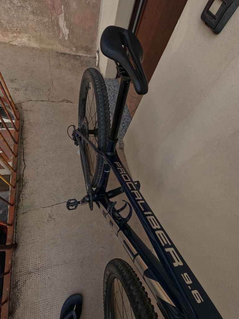 Used trek procaliber 9.6 Trek Procaliber 9.6 2024 Mountainbike, Blue — image 3 of 9