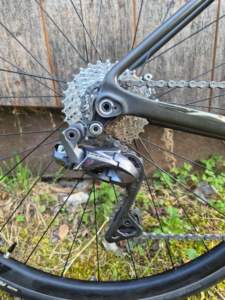 Used Canyon Ultimate CF SL Disc 8.0 Di2 2019 2019 Road & Gravel — image 12 of 16