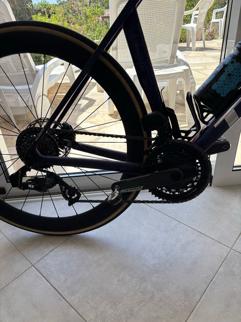 Used Trek Madone SLR 7 AXS Gen 8 2027 2027 Road & Gravel, Violett — image 3 of 9
