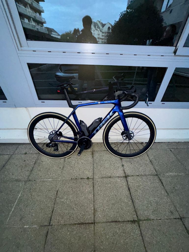 Used Trek Madone SLR 7 AXS Gen 8 2027 2027 Road & Gravel, Violett — image 8 of 9