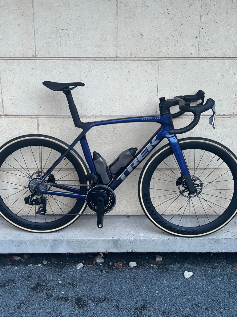 Used Trek Madone SLR 7 AXS Gen 8 2027 2027 Road & Gravel, Violett — image 1 of 9