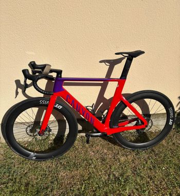 Used Canyon Aeroad CF SLX 8 Disc eTap 2023 2023 Road & Gravel — image 2 of 9