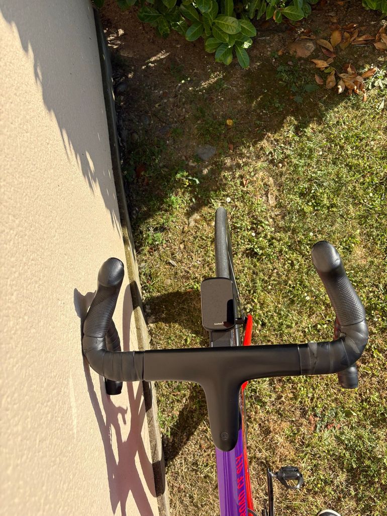 Used Canyon Aeroad CF SLX 8 Disc eTap 2023 2023 Road & Gravel — image 4 of 9