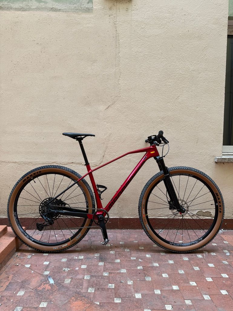 Used Mondraker CHRONO CARBON R 2022 2022 Mountainbike, Red, 29 — image 1 of 6