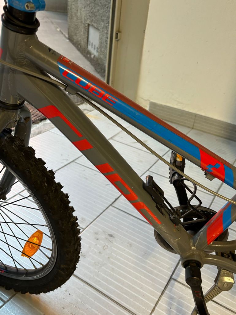 Used CUBE Cube Acid 200 2021 Mountainbike, Light Gray — image 2 of 3