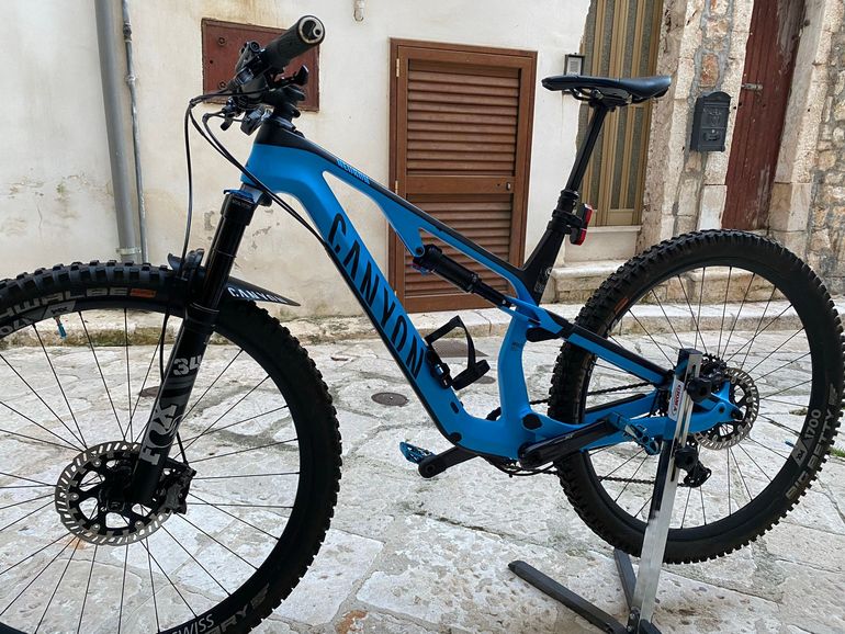 Used Canyon Neuron CF 9 2021 2021 Mountainbike, Blue, 27.5, 29 — image 2 of 5