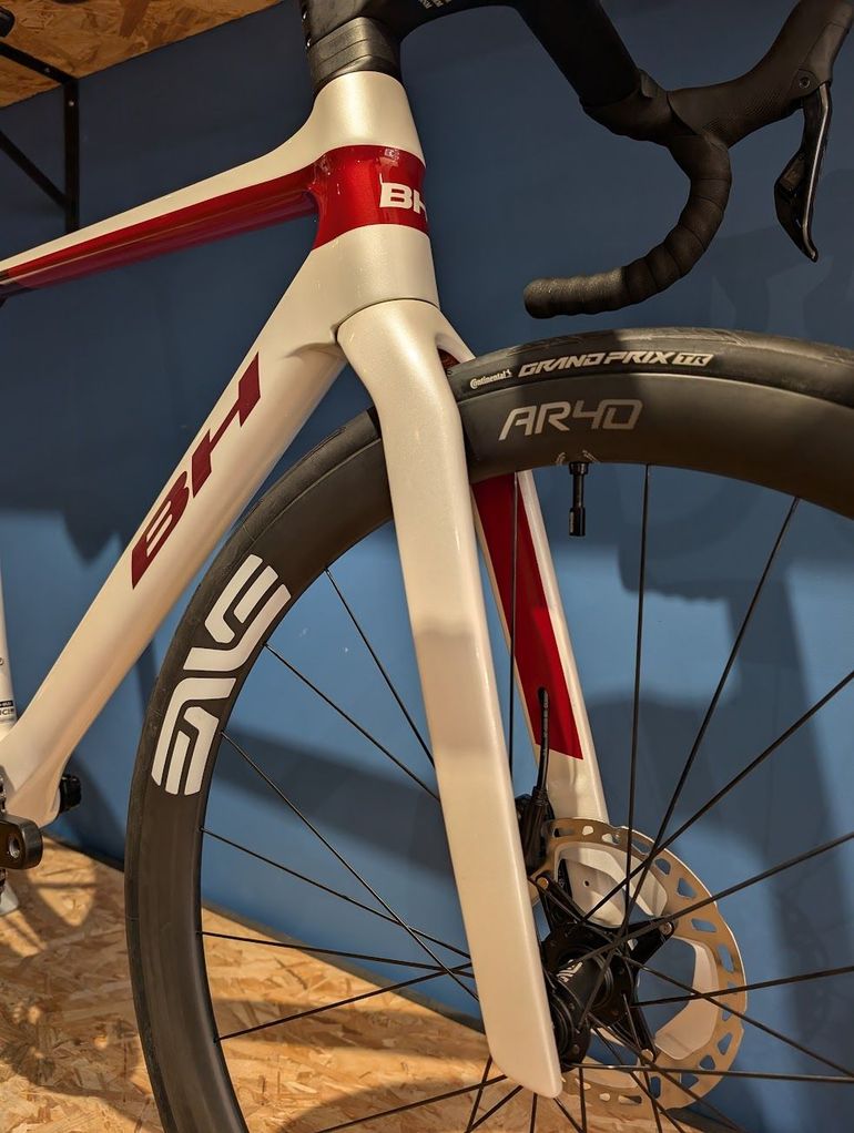 Used BH Bikes BH Ultralight ENVE AR40 Taille L 2025 Road & Gravel, White — image 3 of 4